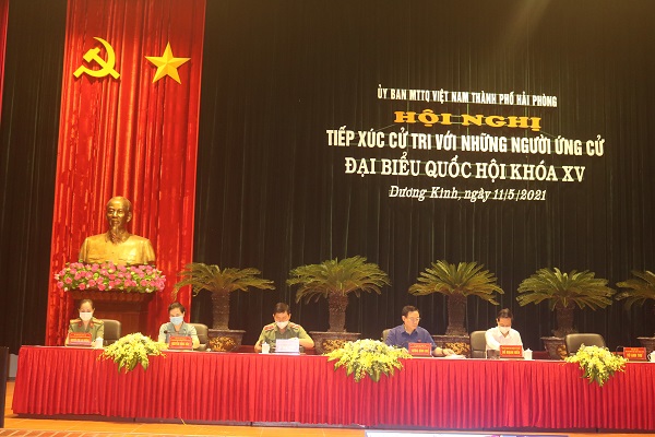 Chủ tịch Quốc hội Vương Đình Huệ tiếp xúc cử tri, vận động bầu cử tại quận Dương Kinh